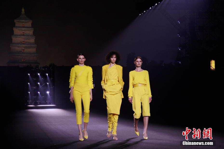 安倍与马克龙举行会谈 商议雷诺与日产合作关系