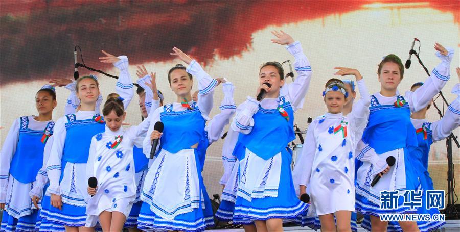 白俄罗斯隆重举行独立日庆祝活动