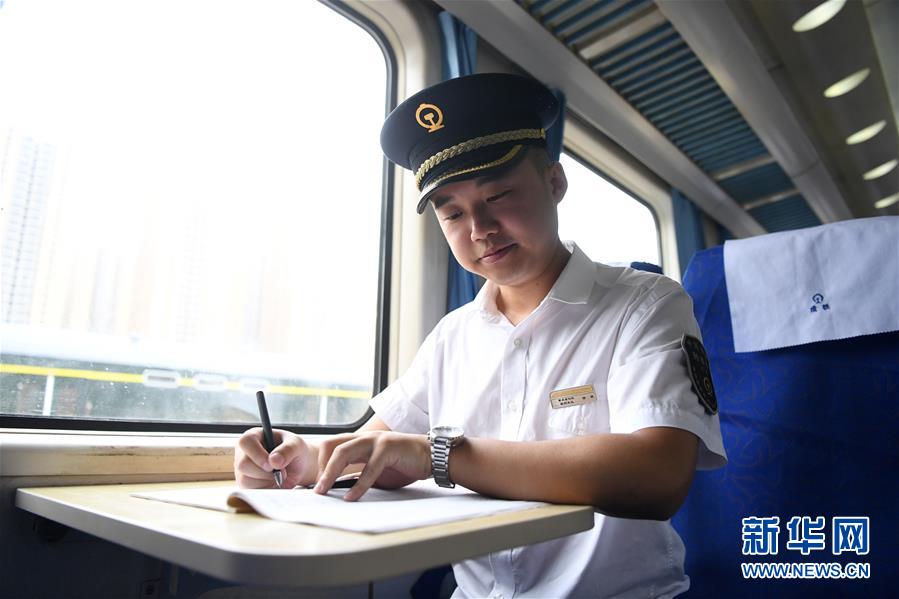 英国央行下调英国经济增长预期