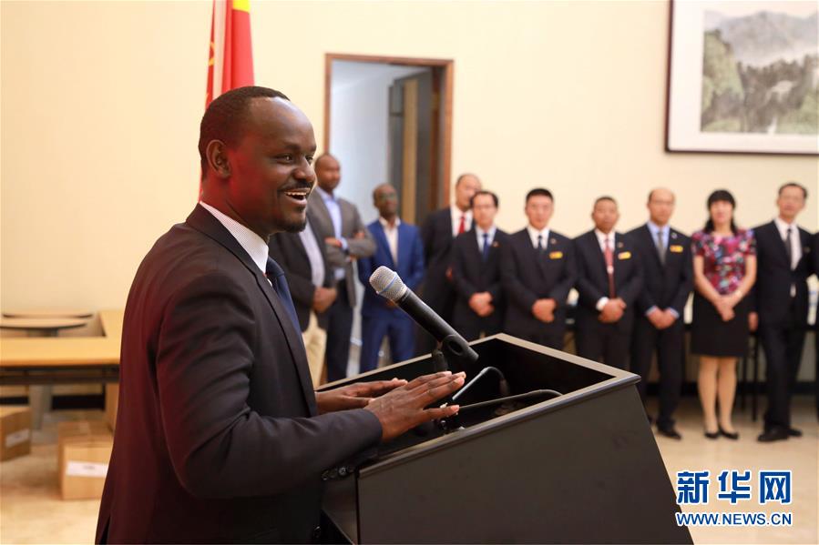 卢旺达迎来新一批中国援卢医疗队
