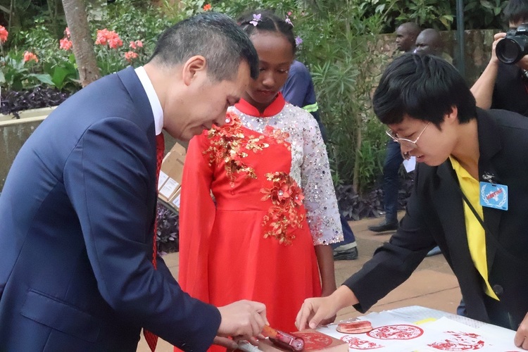 【新春走基層】內羅畢大學孔子學院中方教師：盛開在肯尼亞的中文之花