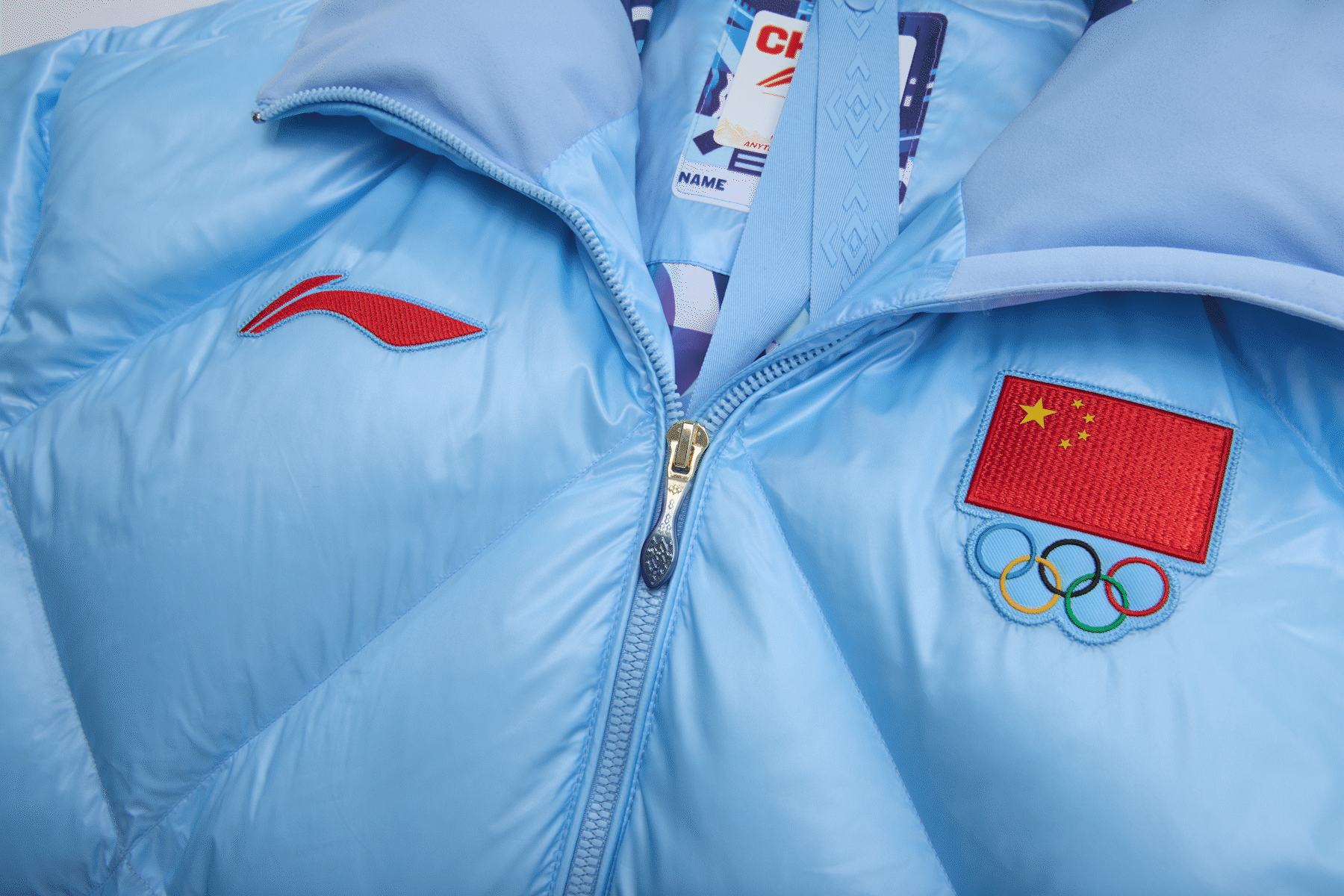 揭秘！米兰冬奥开幕式中国队入场装备细节亮点