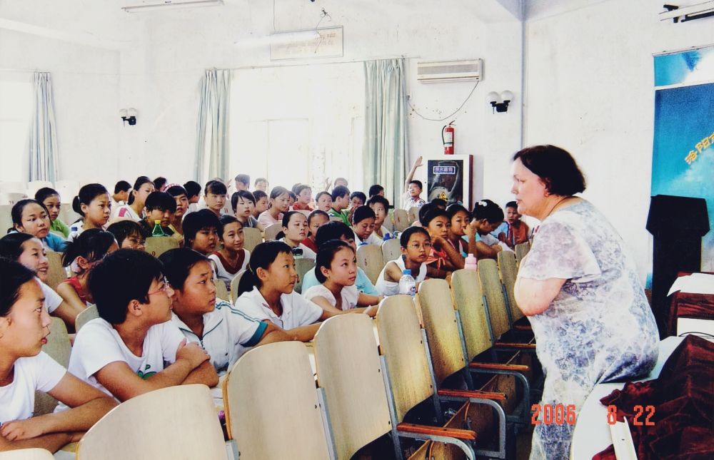 五万张卡片与三千场球赛：美国教师池欧的洛阳十二载