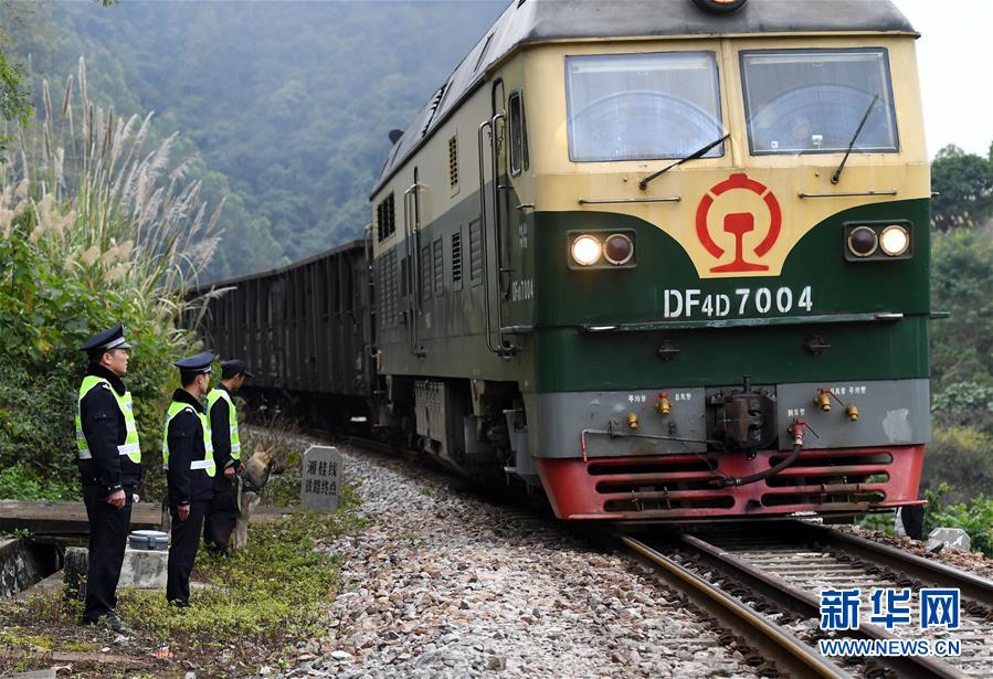 中越国际客运列车十年的平安守护