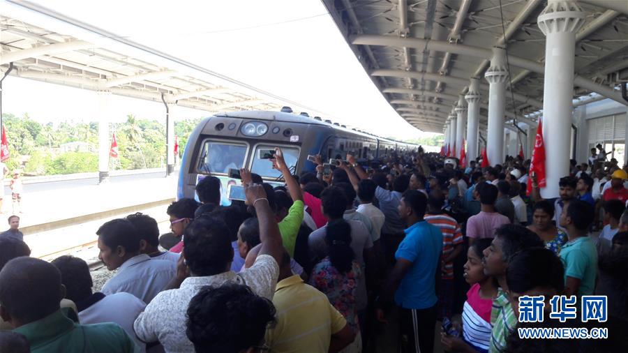 中企承建斯里兰卡南部铁路项目试通车
