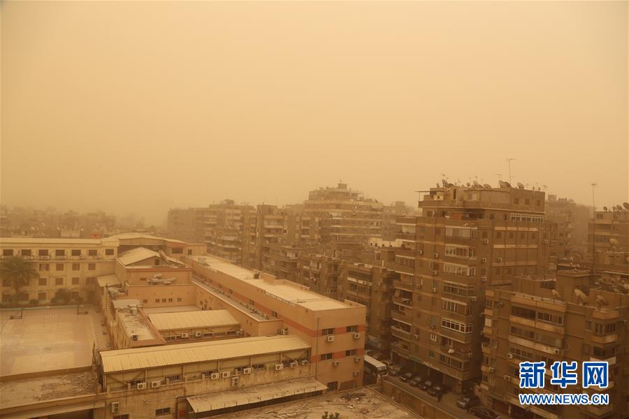 沙尘暴席卷开罗
