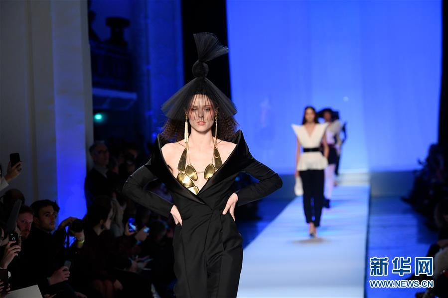 巴黎高级定制时装周——让·保罗·高缇耶展示新品时装