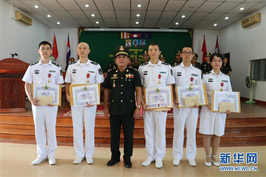 柬埔寨授予中国军医“和平骑士勋章”