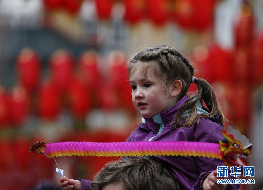 伦敦举行新春巡游庆祝中国春节