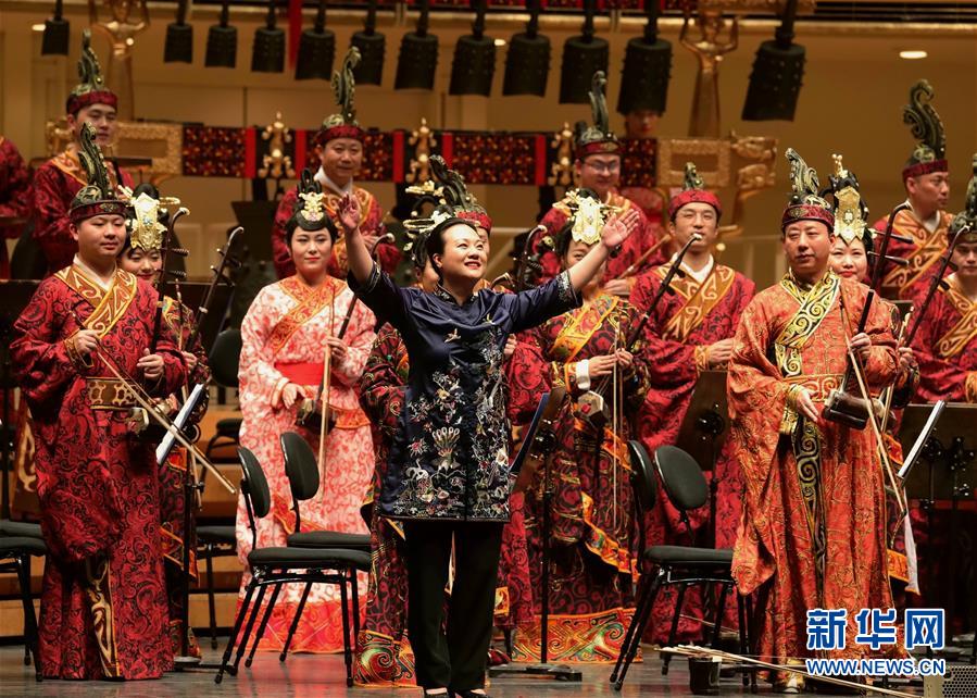 悠扬古乐声 欢喜中国年——中国编钟和京剧在美演出侧记