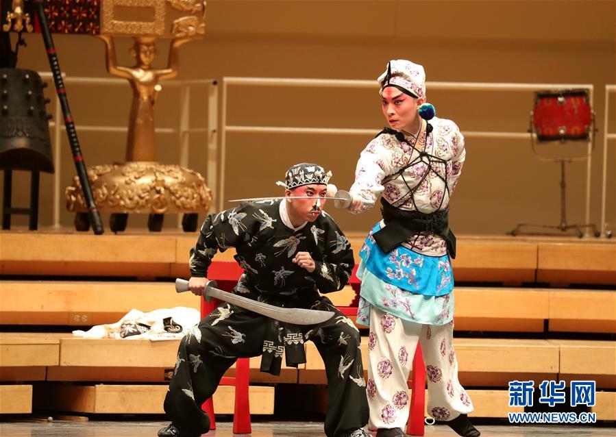 悠扬古乐声 欢喜中国年——中国编钟和京剧在美演出侧记