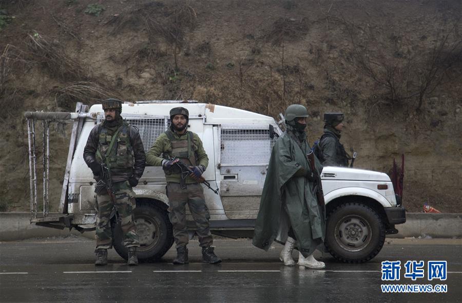 印控克什米尔地区发生自杀式袭击事件至少30人死亡