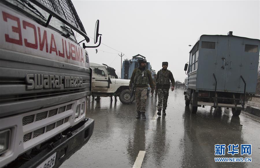 印控克什米尔地区发生自杀式袭击事件至少30人死亡