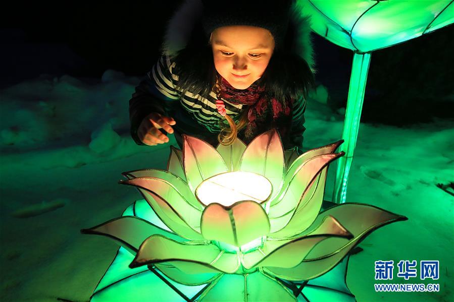白俄罗斯首都明斯克举办自贡灯会