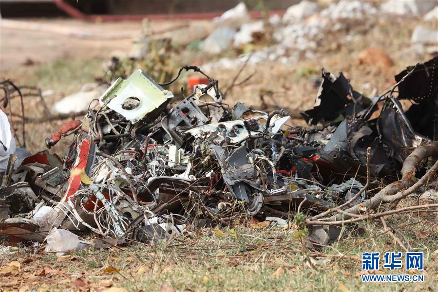 印度空军两架飞机在飞行表演彩排中相撞坠毁
