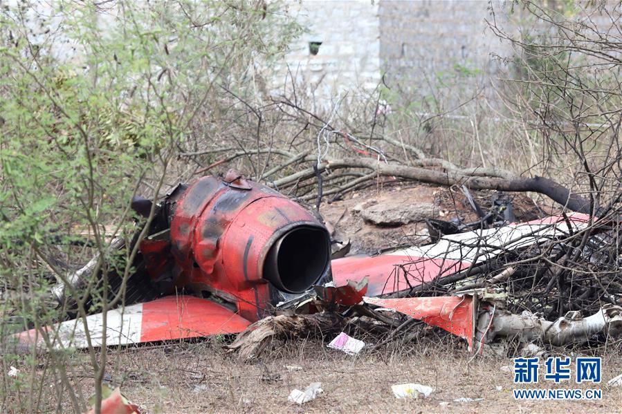 印度空军两架飞机在飞行表演彩排中相撞坠毁