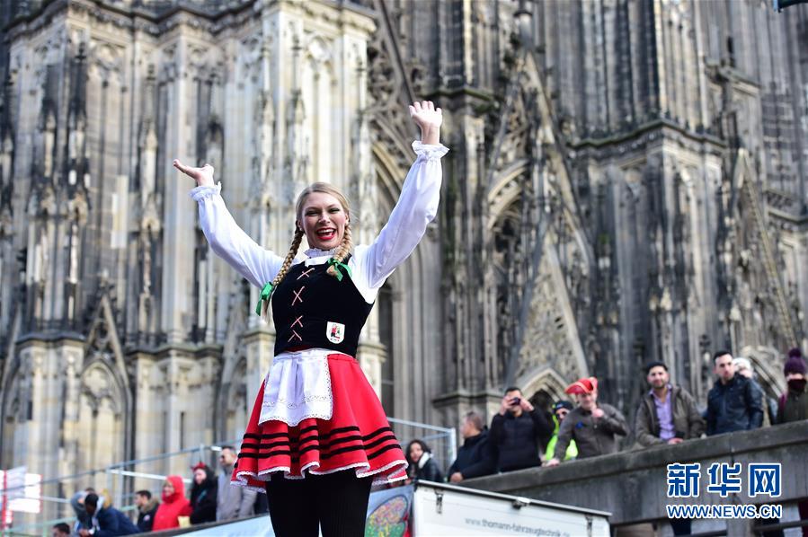 德国科隆狂欢节迎来“玫瑰星期一”大游行