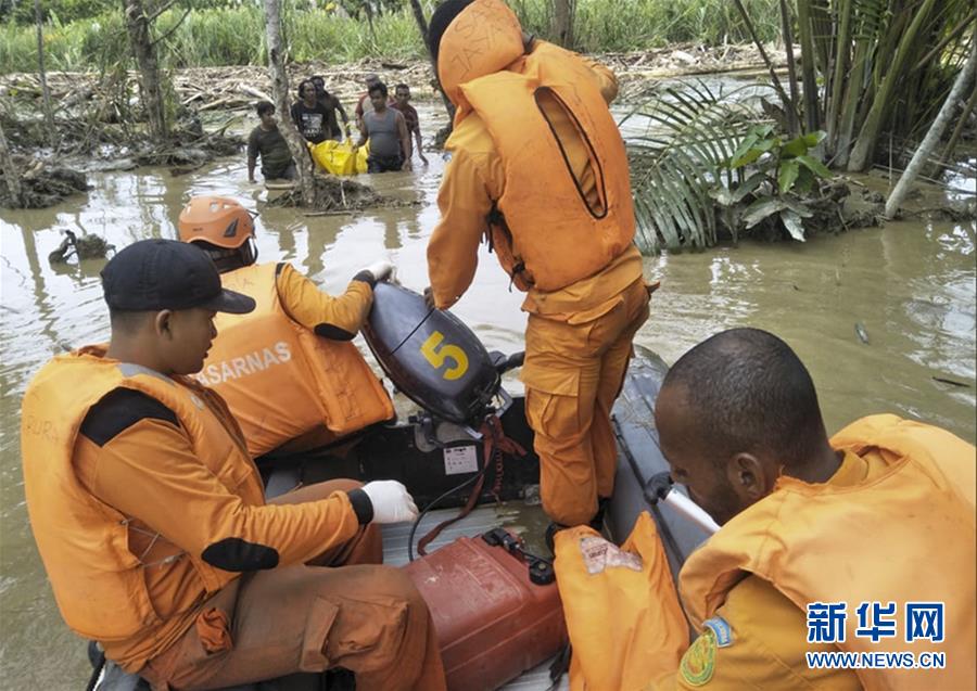 印尼东部发生洪灾致60余人死伤