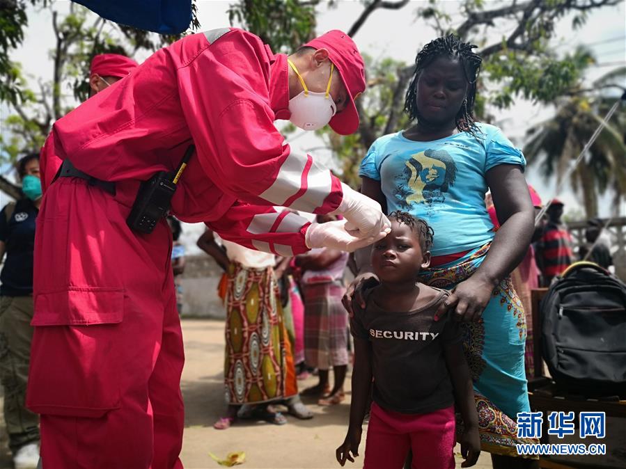 中国救援队在莫桑比克灾区展开救助行动