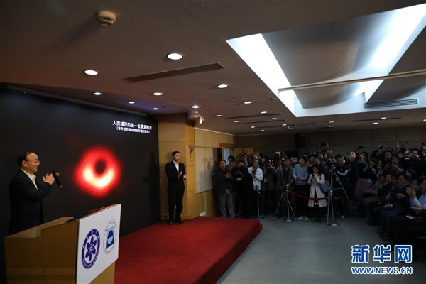 人类首次“看见”黑洞 爱因斯坦又说对了
