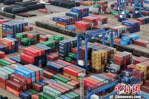 海外网评：“逆势”增长4.1%，中国外贸稳中有进