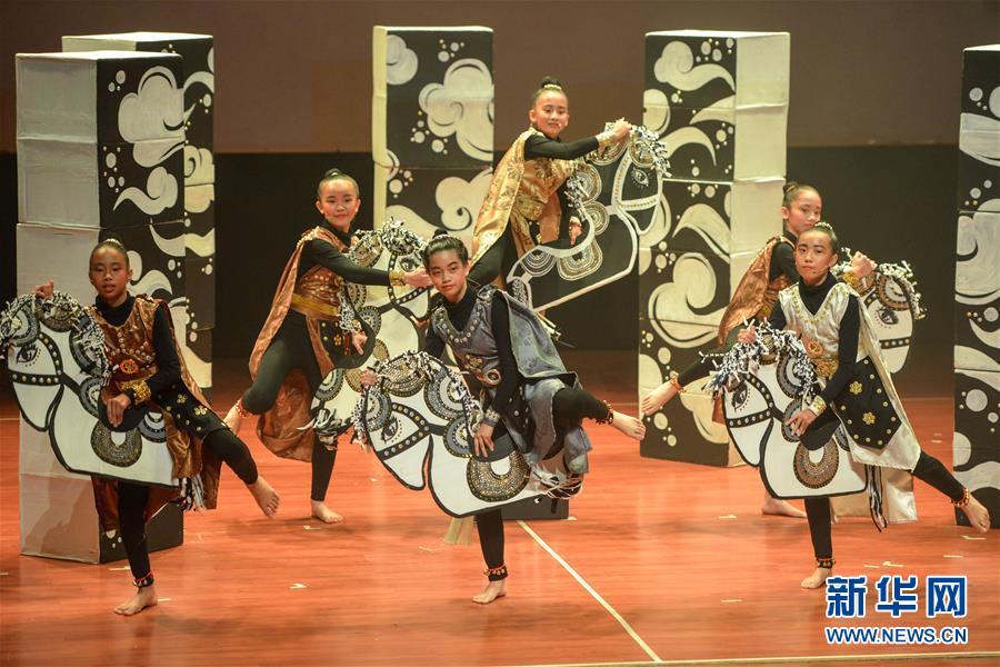 马来西亚学生用马来语演出《三国演义》舞台剧
