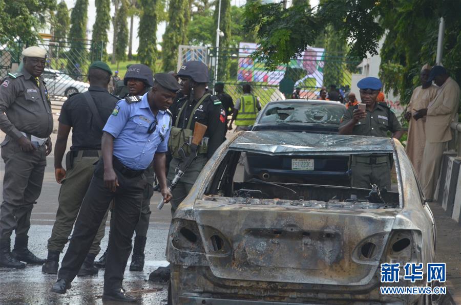 尼日利亚示威者与警方冲突造成8名警察受伤