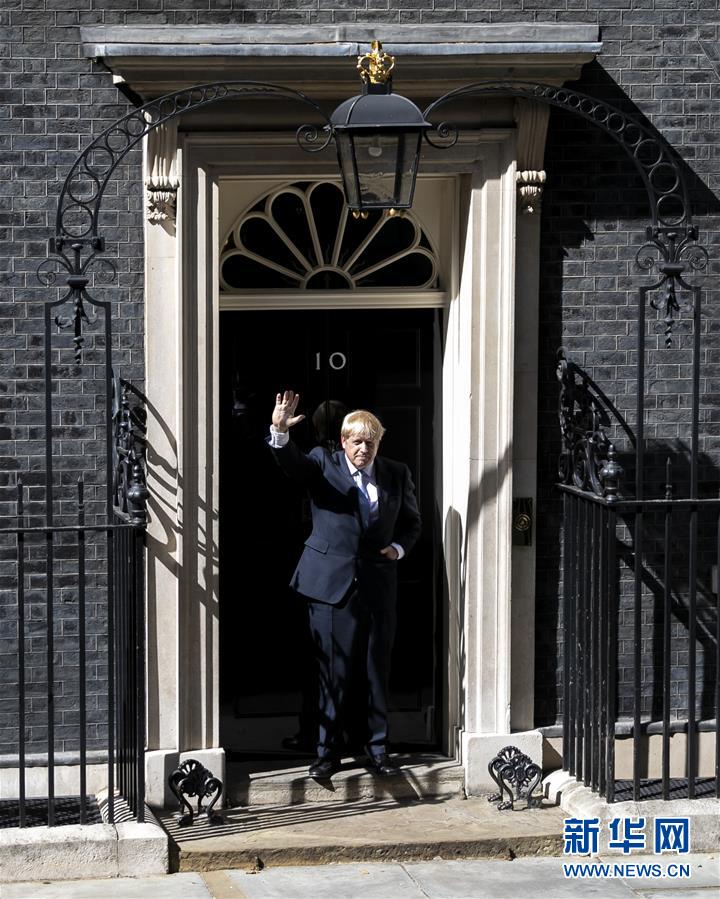 约翰逊就任英国首相