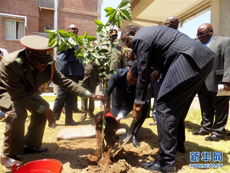 纳米比亚总统为中国援建的国防学院揭牌