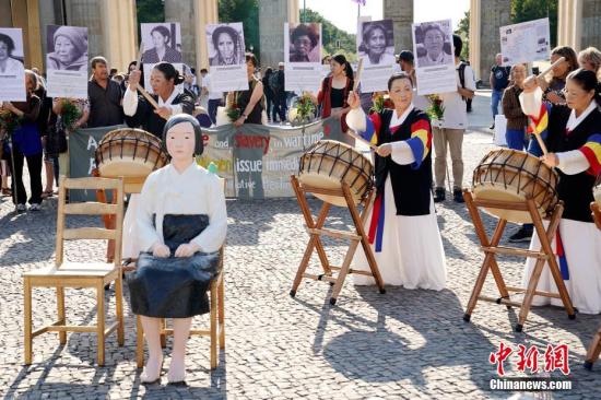 韩慰安妇受害者出席对日索赔庭审 哭诉受害经历