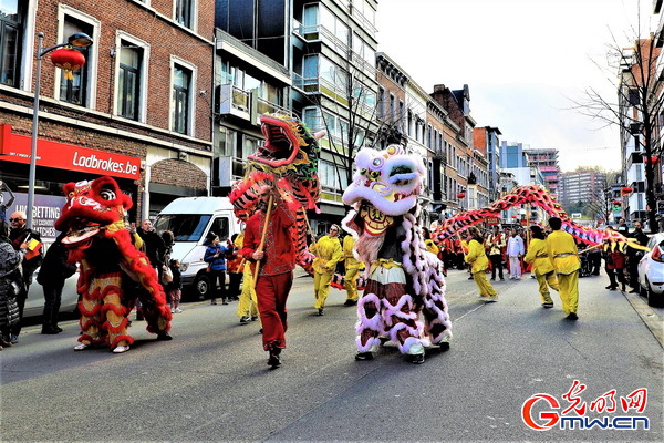 【新春走基层•异国他乡亮起中国红】2020年“欢乐春节”盛装巡游在比利时列日市刮起“中国旋风”