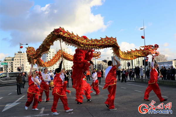 【新春走基层•异国他乡亮起中国红】2020年“欢乐春节”盛装巡游在比利时列日市刮起“中国旋风”