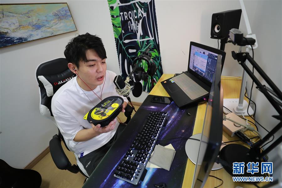 接连挑衅？闯我西沙领海被警告驱离后，又有美军巡洋舰驶近南沙岛礁