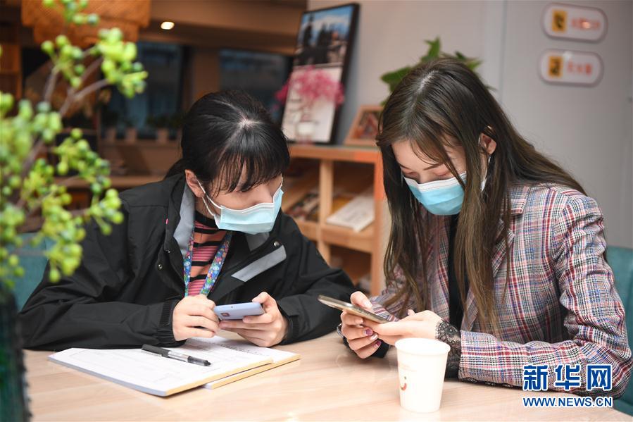 国际社会：中国携手全球抗疫 彰显大国担当
