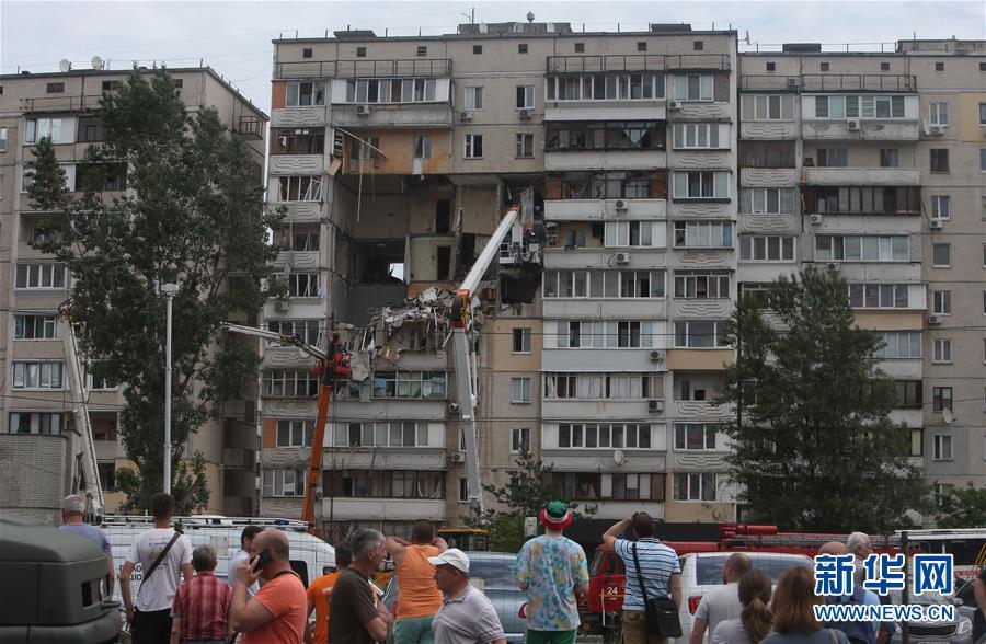 乌克兰首都一居民楼爆炸致2人死亡