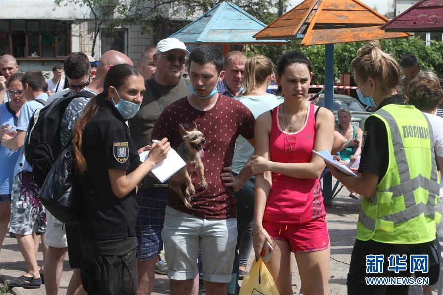 乌克兰首都一居民楼爆炸致2人死亡
