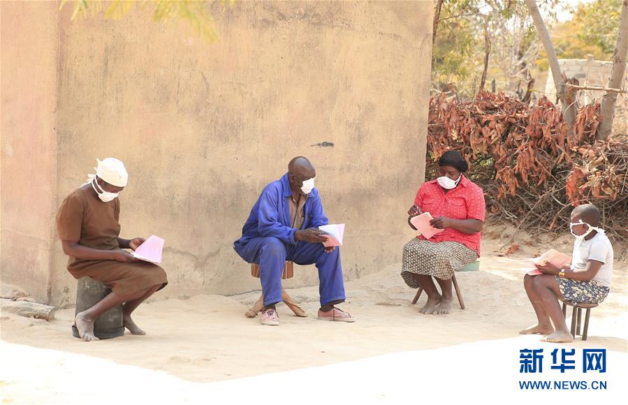 津巴布韦：“脚踏式洗手器”助村民防新冠