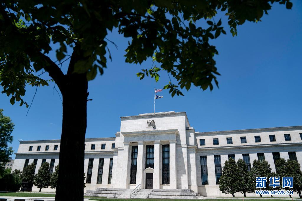 美联储维持联邦基金利率目标区间不变 大幅上调通胀预期