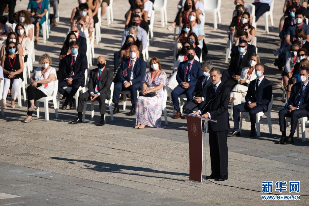 西班牙举行新冠病亡者纪念及向医务人员致敬仪式