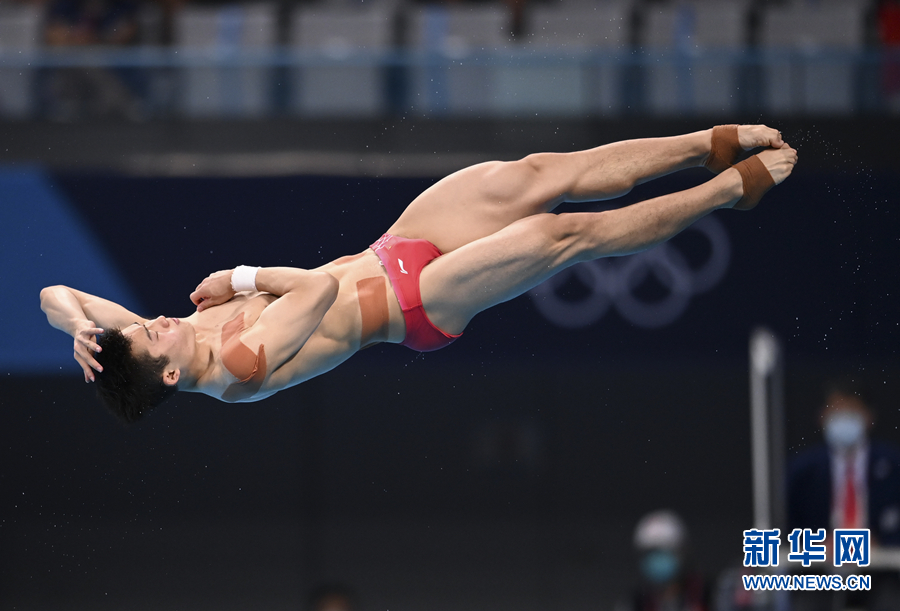 中国选手谢思埸和王宗源包揽东京奥运会男子跳水三米板冠亚军