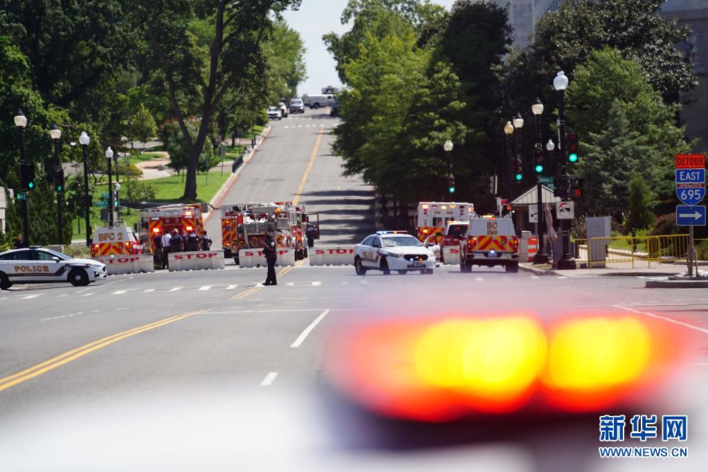 美国国会大厦附近遭炸弹威胁 警方逮捕一名嫌疑人
