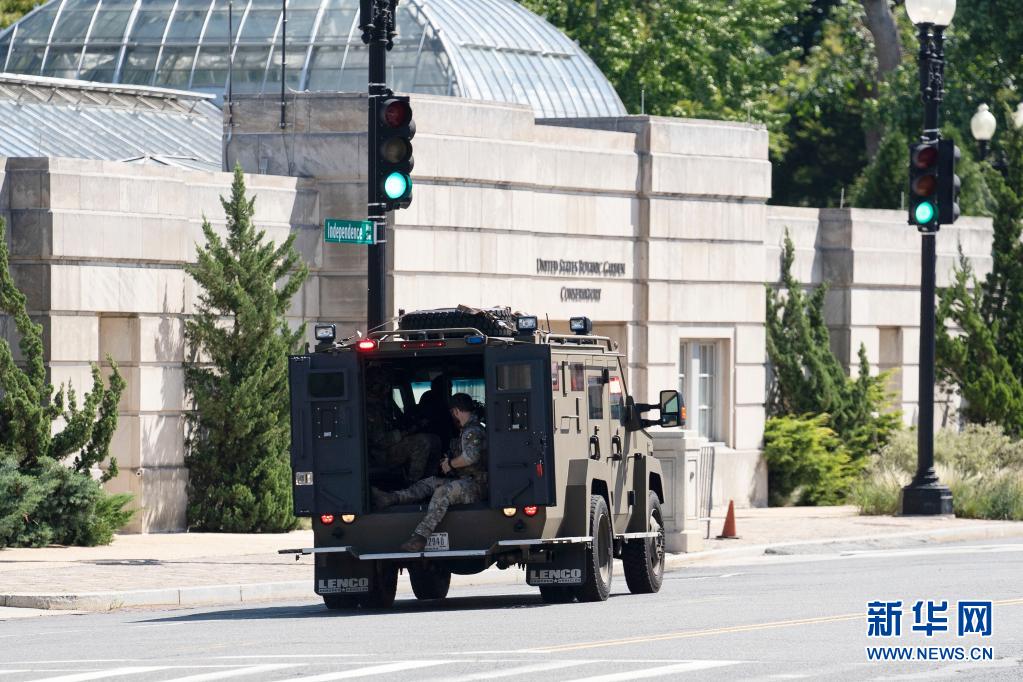 美国国会大厦附近遭炸弹威胁 警方逮捕一名嫌疑人