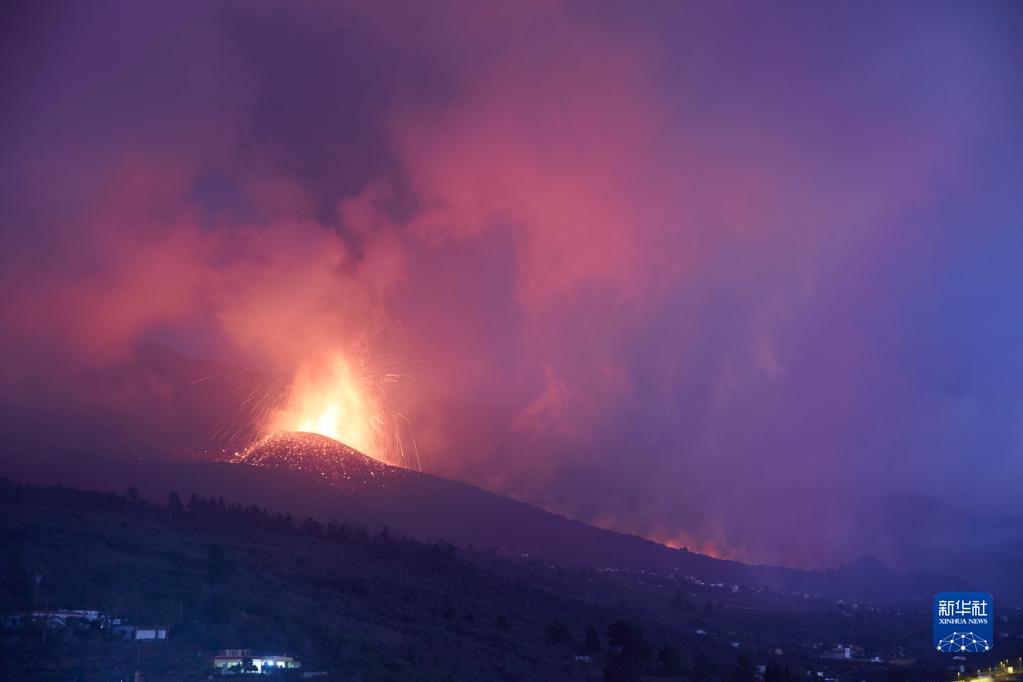 直击西班牙拉帕尔马岛火山喷发