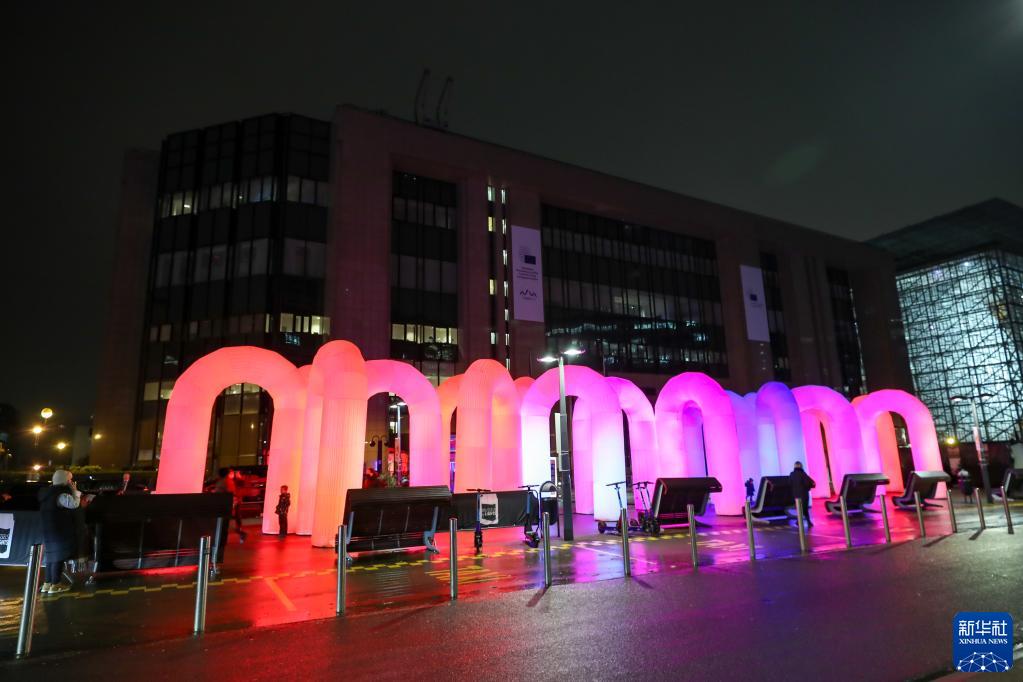 比利时：灯光装饰点亮欧盟总部