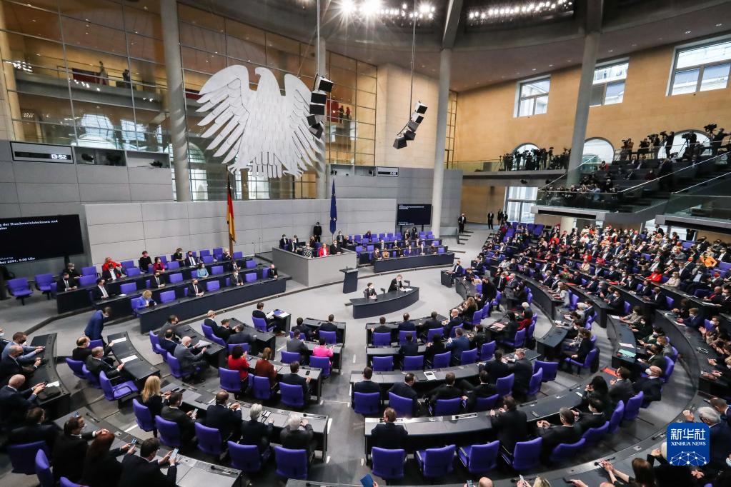 德国新一届联邦政府成员宣誓就职