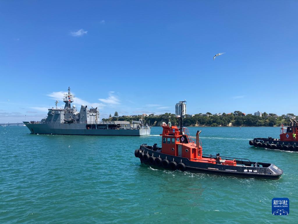 新西兰派军舰向汤加提供淡水等救援物资