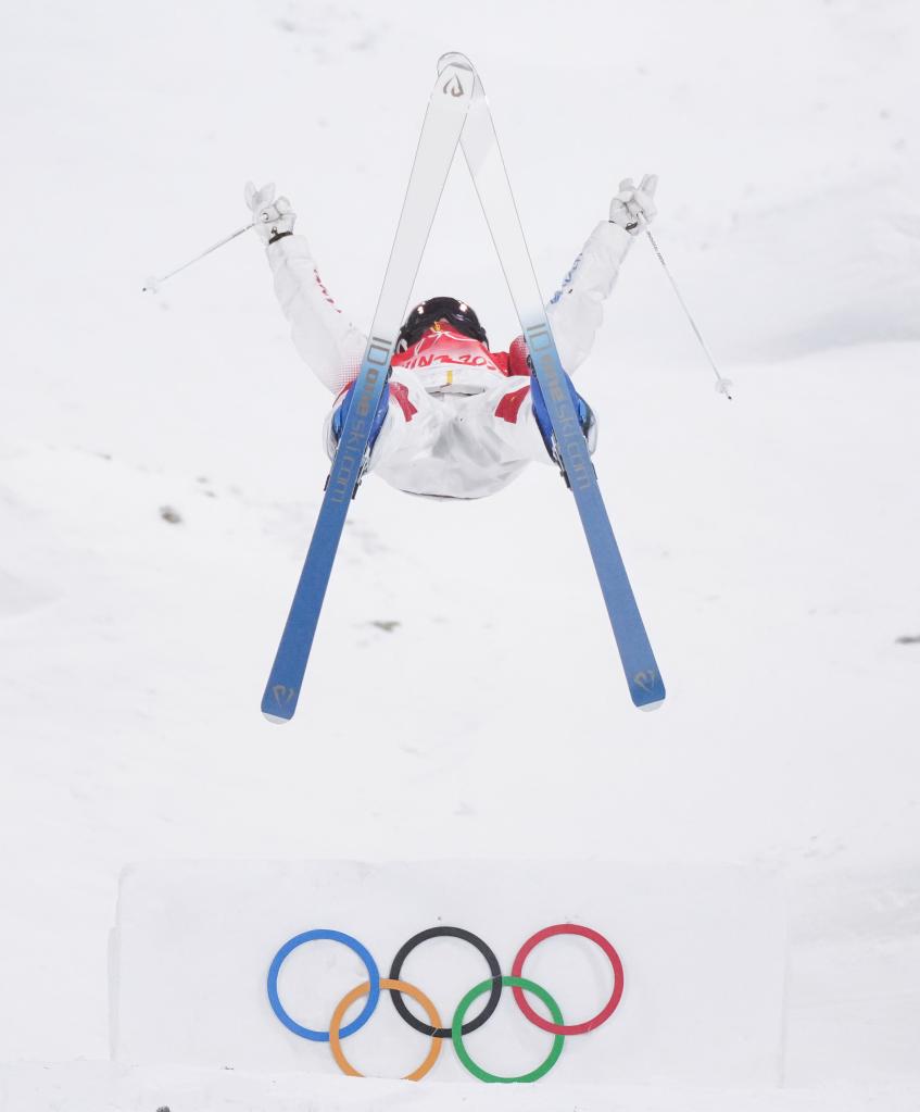 雪上项目开赛 中国选手李楠、赵洋亮相云顶滑雪公园