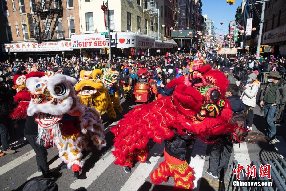 美国纽约唐人街举行新春大游行