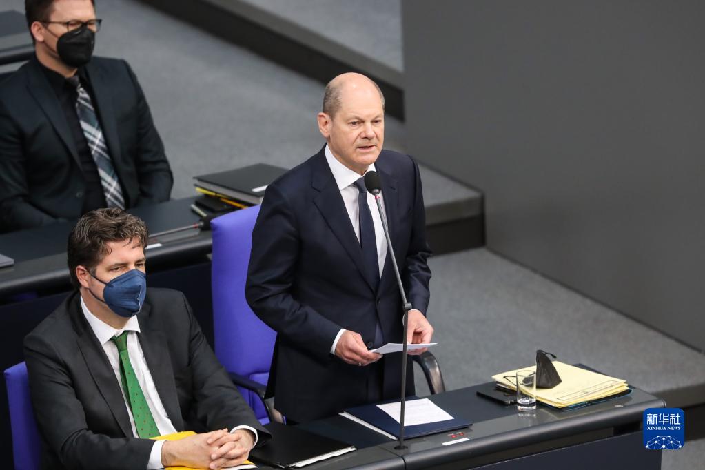德国总理朔尔茨在联邦议会接受例行问询