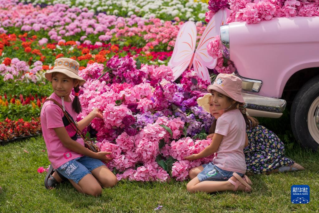 乌兹别克斯坦塔什干花卉节开幕